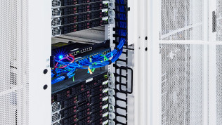 Bild eines Servers im Rechenzentrum